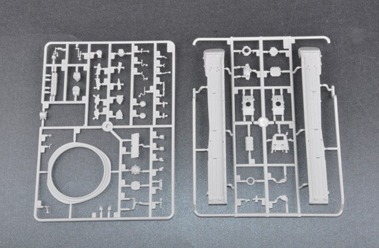 Piezas 7 de la maqueta del carro de combate ruso T-80BV en escala 1:35 de Trumpeter referencia 05566