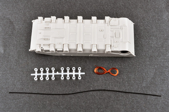 Piezas 1 de la maqueta del carro de combate ruso T-72B1 con blindaje Kontackt en escala 1:35 de Trumpeter referencia 09555