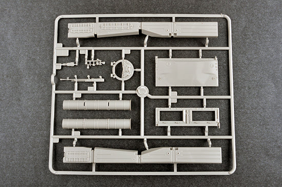 Piezas 7 de la maqueta del carro de combate ruso T-80BVM en escala 1:35 de Trumpeter referencia 09587