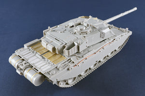 Foto lateral derecha de la maqueta del carro de combate británico Challenguer 1 en escala 1:35 de Trumpeter referencia 09611