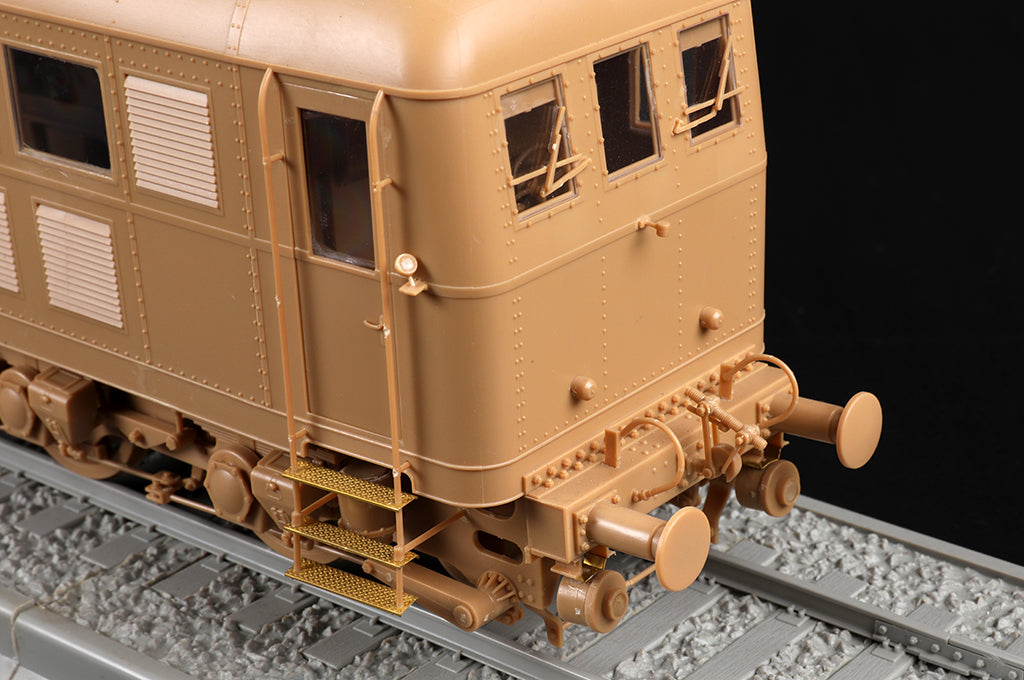 Foto frontal de la maqueta de la locomotora alemana V188 en escala 1:35 de Trumpeter referencia 00225