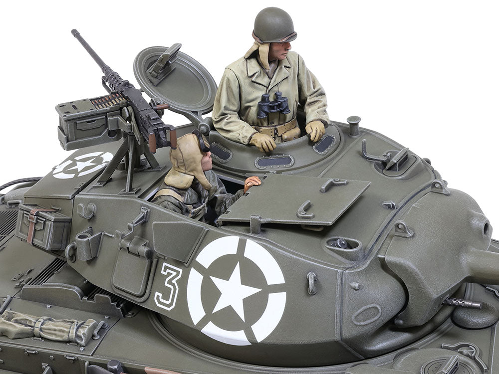 Foto figuras de la maqueta del carro ligero norteamericano M24 Chaffee en Europa durante la 2ª Guerra Mundial en escala 1:24 de Tamiya referencia 35391