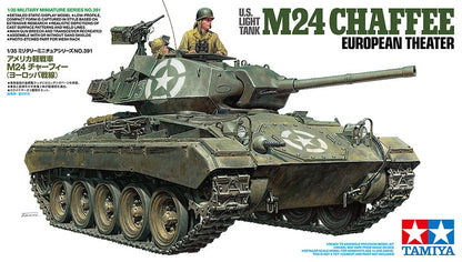 Portada de la caja de la maqueta del carro ligero norteamericano M24 Chaffee en Europa durante la 2ª Guerra Mundial en escala 1:24 de Tamiya referencia 35391