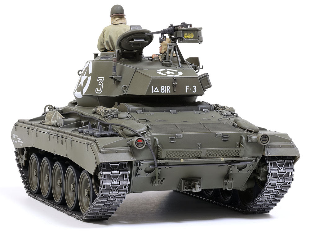 Foto posterior de la maqueta del carro ligero norteamericano M24 Chaffee en Europa durante la 2ª Guerra Mundial en escala 1:24 de Tamiya referencia 35391