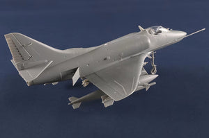Foto trasera de la maqueta del caza Douglas A-4B Skyhawk en escala 148 de Hobby Boss referencia 81790