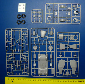 Piezas de la maqueta del coche blindado soviético FAI-M en escala 1:48 de ACE referencia 48107
