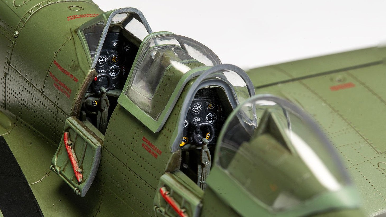 Detalle de la cabina de la maqueta del caza Spitfire Tr.9 versión de entrenamiento en escala 1:48 de Airfix referencia A05143