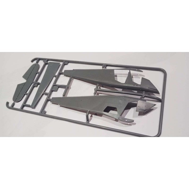 Piezas 1 de la maqueta del avión de transporte y reconocimiento polaco RWD-13 durante la guerra civil en escala 1:48 de Answer referencia A48025