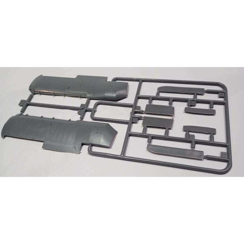 Piezas 2 de la maqueta del avión de transporte y reconocimiento polaco RWD-13 durante la guerra civil en escala 1:48 de Answer referencia A48025