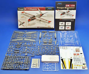 Contenido de la caja de la maqueta del avión de entrenamiento francés Fouga CM.170 Magister en escala 1:48 de AvantGarde referencia 88004
