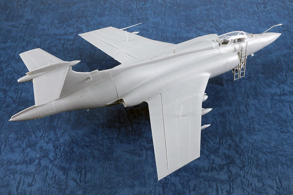 Foto lateral derecha de la maqueta del avión de ataque británico Buccaneer S.2D en escala 1:48 de Trumpeter referencia 05845