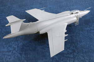 Foto lateral derecha de la maqueta del avión de ataque británico Buccaneer S.2D en escala 1:48 de Trumpeter referencia 05845