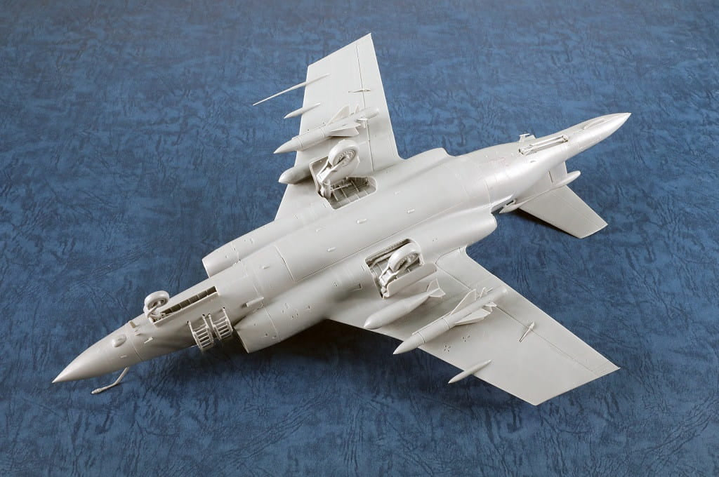 Foto inferior de la maqueta del avión de ataque británico Buccaneer S.2D en escala 1:48 de Trumpeter referencia 05845