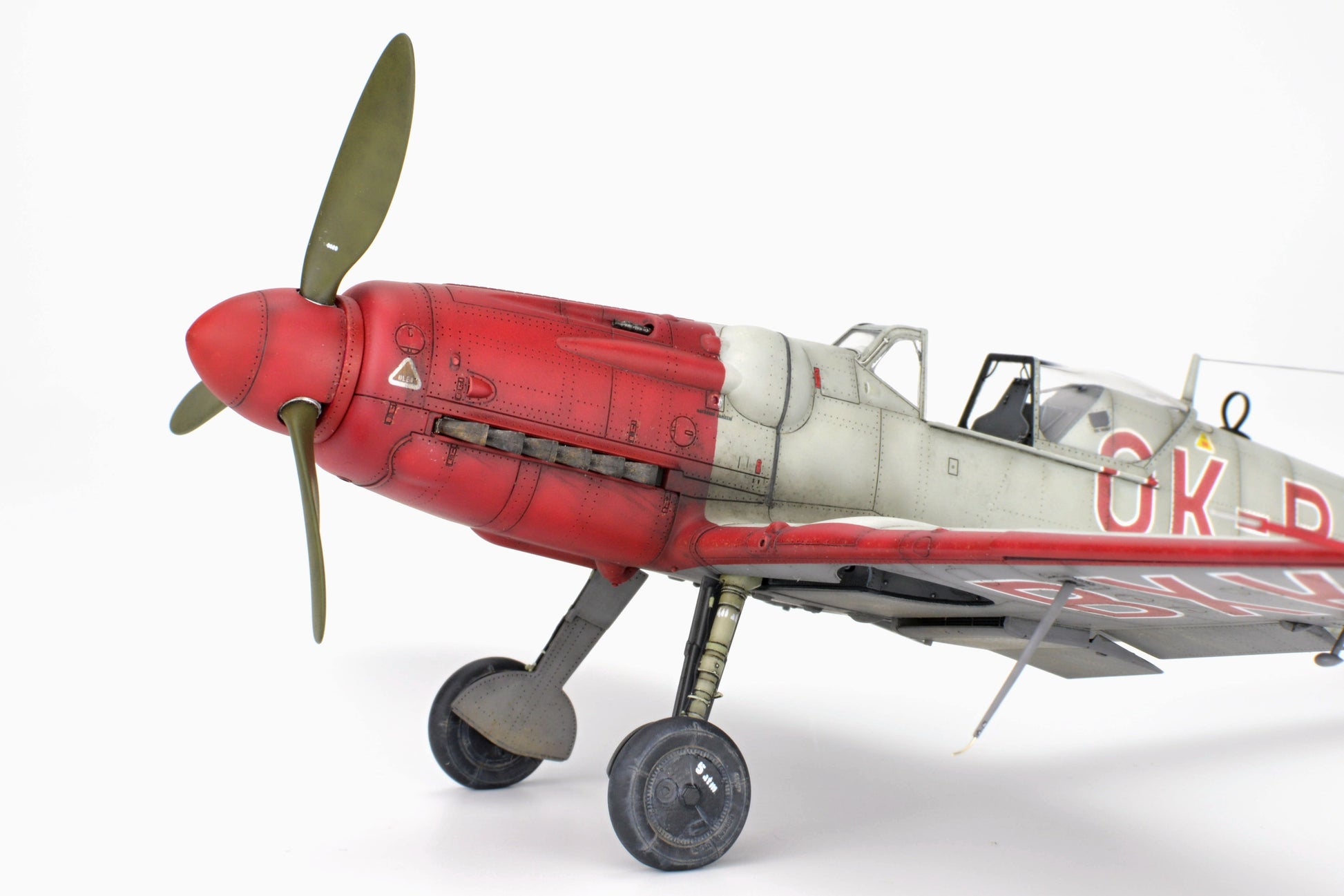 Foto del morro de la maqueta del caza checo Avia S-199 en escala 1:48 de Eduard referencia 948012