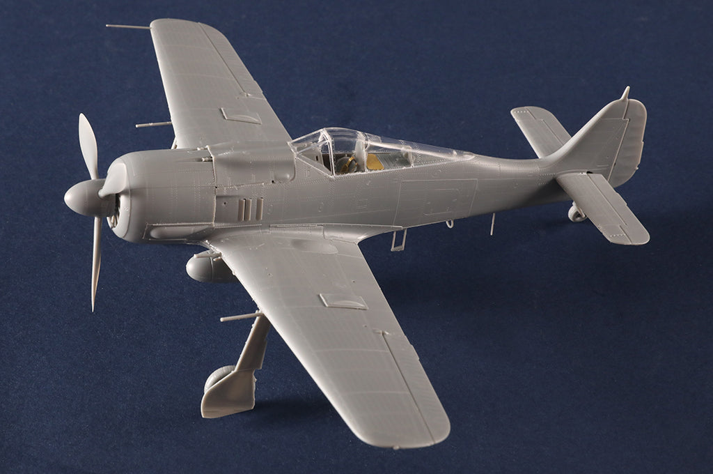 Foto lateral izquierda de la maqueta del caza alemán Fw190 A-8 en escala 1:48 de Hobby Boss referencia 81782