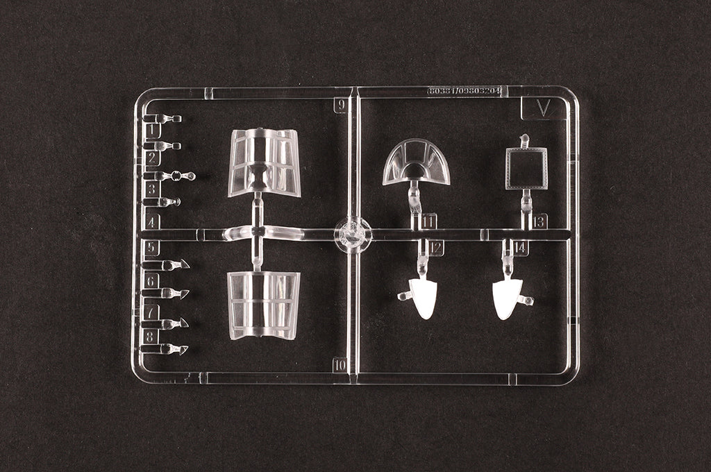 Piezas transparentes de la maqueta del caza embarcado norteamericano F4U2 Corsair en escala 1:48 de Hobby Boss referencia 80835