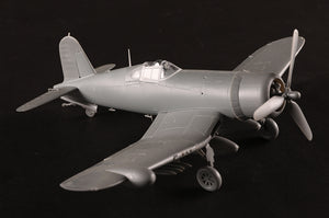 Vista lateral derecha de la maqueta del caza embarcado norteamericano F4U2 Corsair en escala 1:48 de Hobby Boss referencia 80835