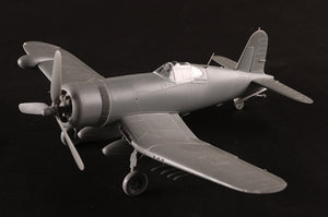 Vista lateral izquierda de la maqueta del caza embarcado norteamericano F4U2 Corsair en escala 1:48 de Hobby Boss referencia 80835