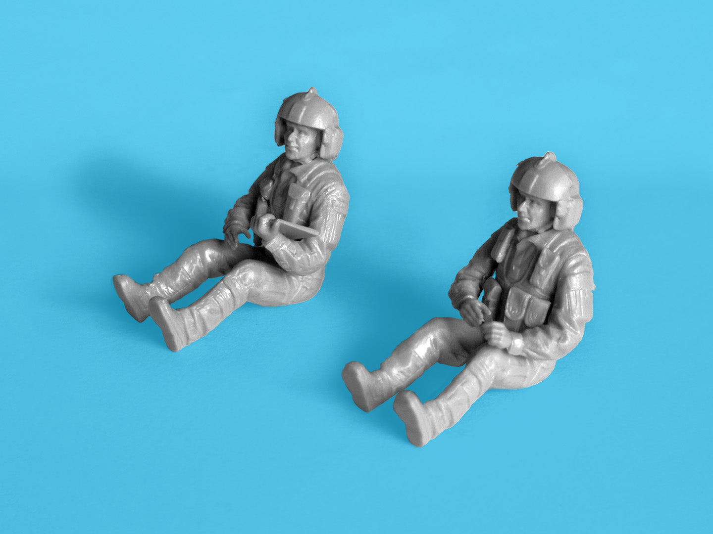 Foto figuras 1 del set de figuras de tripulación de helicóptero Black Hawk en escala 1:48 de ICM referencia 48130
