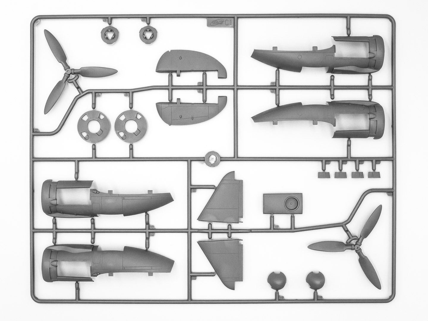 Piezas 7 de la maqueta del bombardero alemán Junkers Ju-88 A4 Torpedero en escala 1:48 de ICM referencia 48236