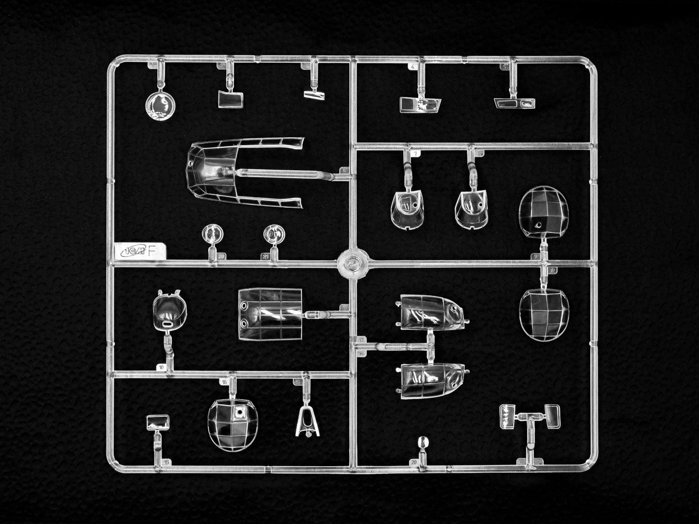 Piezas  transparentes de la maqueta del bombardero alemán Junkers Ju-88 A4 Torpedero en escala 1:48 de ICM referencia 48236