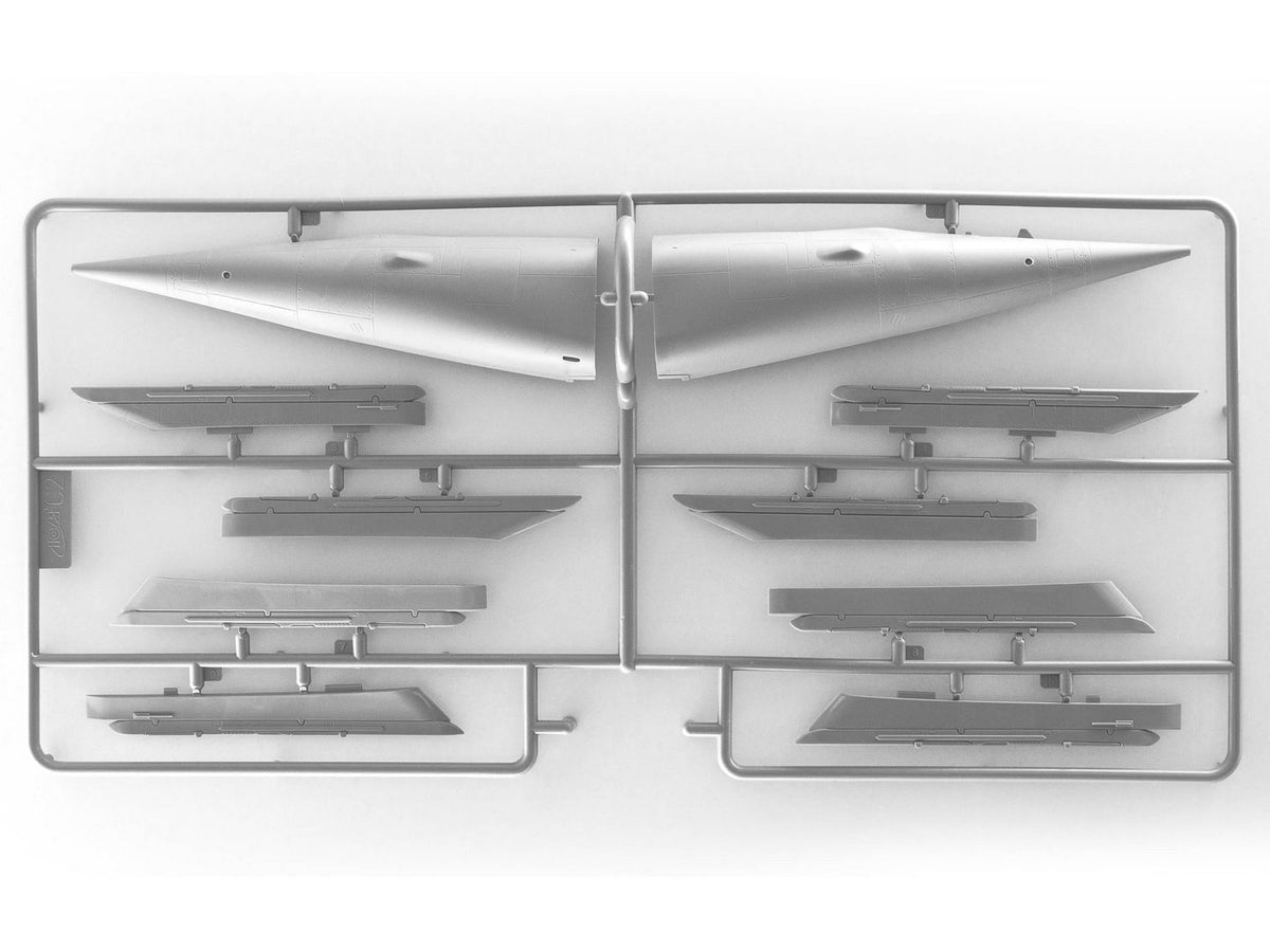 Piezas 7 de la maqueta del avión ruso Mig-25 BM en escala 1:48 de IC referencia 48905