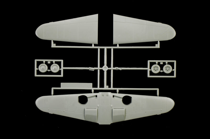 Piezas 2 de la maqueta del caza alemán Bf-109 K-4 en escala 1:48 de Italeri referencia 2805