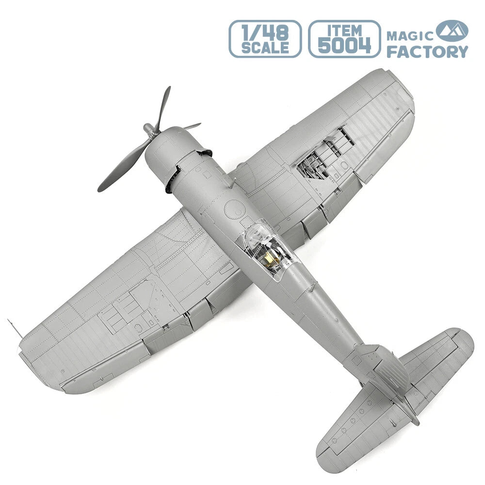 Vista superior de la maqueta del caza norteamericano F4U Corsair en versión inglesa en escala 1:48 de Magic Factory referencia 5004