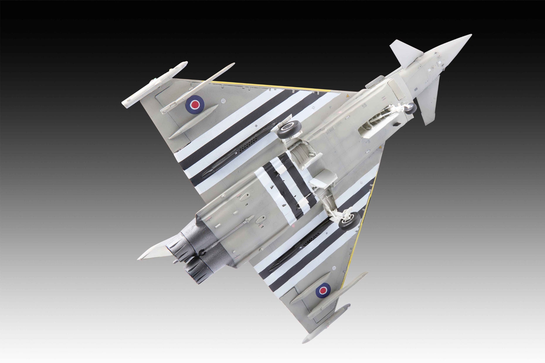 Foto inferior de la maqueta del caza Eurofighter Typhoon FGR.4 en escala 1:48 de Revell referencia 03753