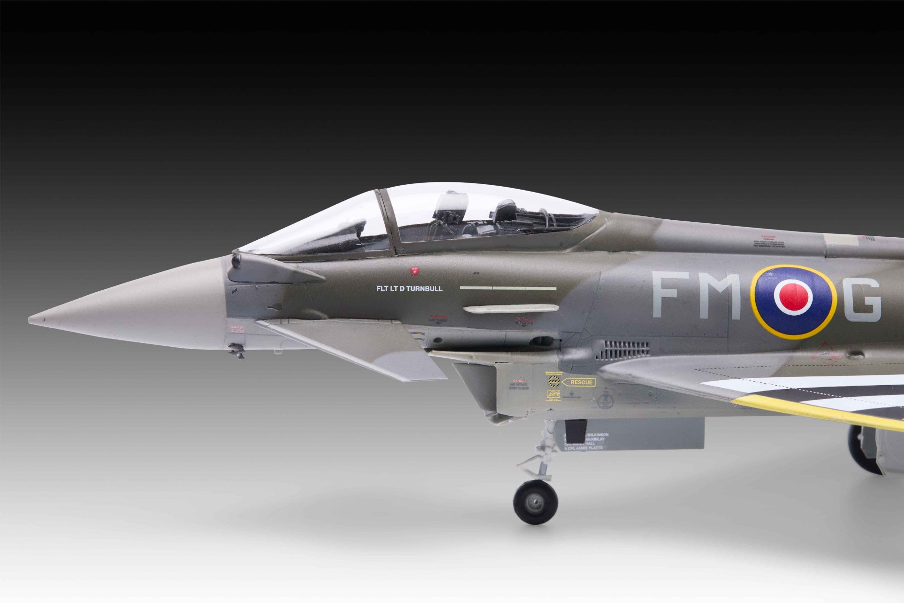 Foto lateral de la maqueta del caza Eurofighter Typhoon FGR.4 en escala 1:48 de Revell referencia 03753