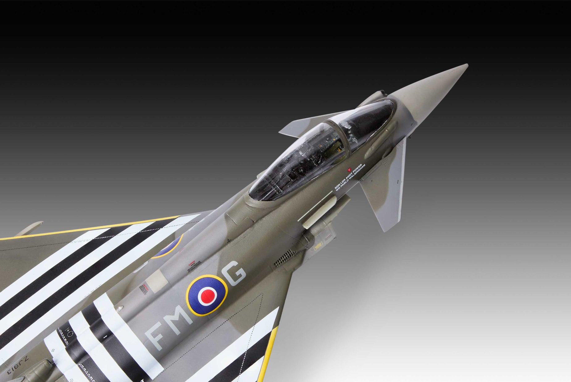 Foto del morro de la maqueta del caza Eurofighter Typhoon FGR.4 en escala 1:48 de Revell referencia 03753