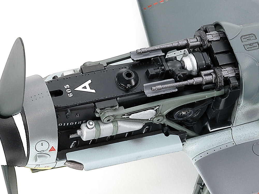 Detalle de ametralladoras de la maqueta del caza alemán Messerschmitt BF109 G-6 de producción tardía en escala 1:48 de Tamiya referencia 61128