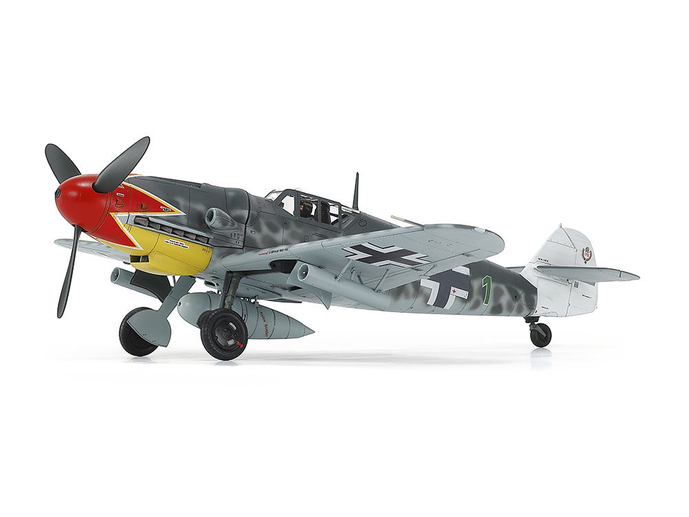 Foto frontal de la maqueta del caza alemán Messerschmitt BF109 G-6 de producción tardía en escala 1:48 de Tamiya referencia 61128