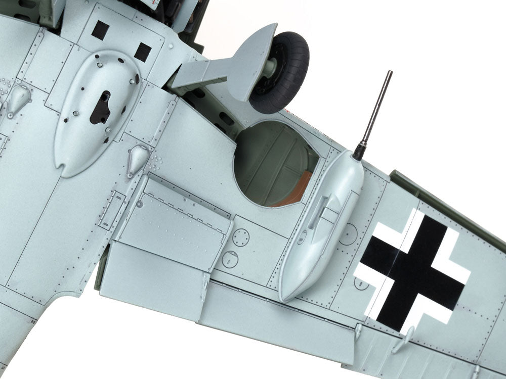 Foto detalle inferior de la maqueta del caza alemán Messerschmitt BF109 G-6 de producción tardía en escala 1:48 de Tamiya referencia 61128