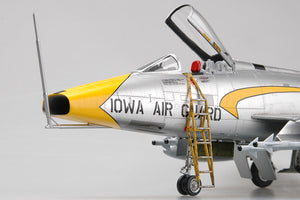Detalle del morro de la maqueta del caza americano F-100 C Supersabre en escala 1:48 de Trumpeter referencia 02838