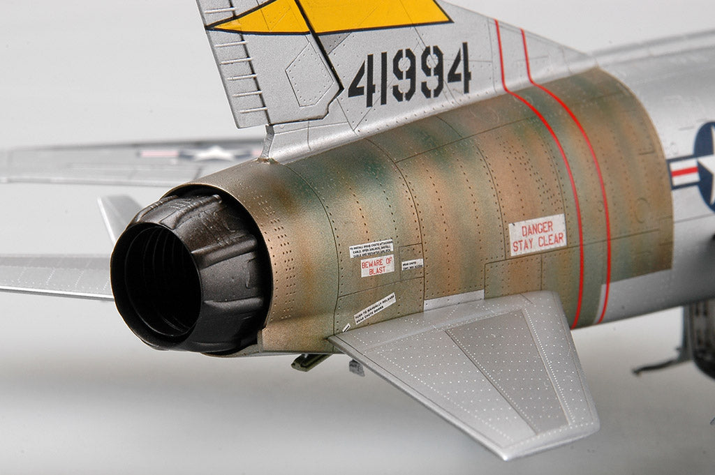 Detalle de la tobera de la maqueta del caza americano F-100 C Supersabre en escala 1:48 de Trumpeter referencia 02838