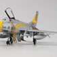 Foto completa de la maqueta del caza americano F-100 C Supersabre en escala 1:48 de Trumpeter referencia 02838