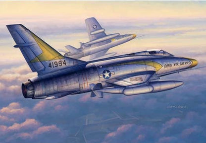 Foto de la portada de la maqueta del caza americano F-100 C Supersabre en escala 1:48 de Trumpeter referencia 02838