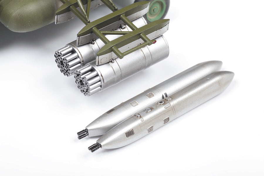 Foto armamento de la maqueta del helicóptero ruso Mil Mio MT en escala 1:48 de Zvezda referencia 4828
