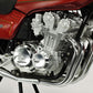 Detalle del motor de la maqueta de la moto Honda CB750F de 1979 en escala 1:16 de Tamiya referencia 16020