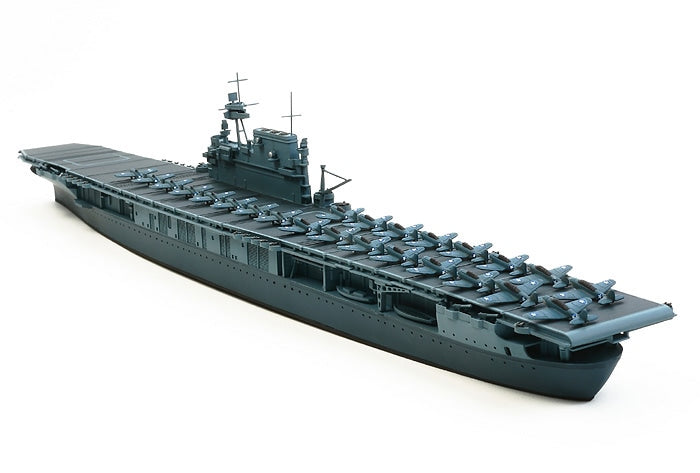 Foto trasera de la maqueta del portaviones norteamericano USS Yorktown en escala 1:700 de Tamiya referencia 31712