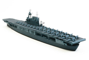 Foto trasera de la maqueta del portaviones norteamericano USS Yorktown en escala 1:700 de Tamiya referencia 31712
