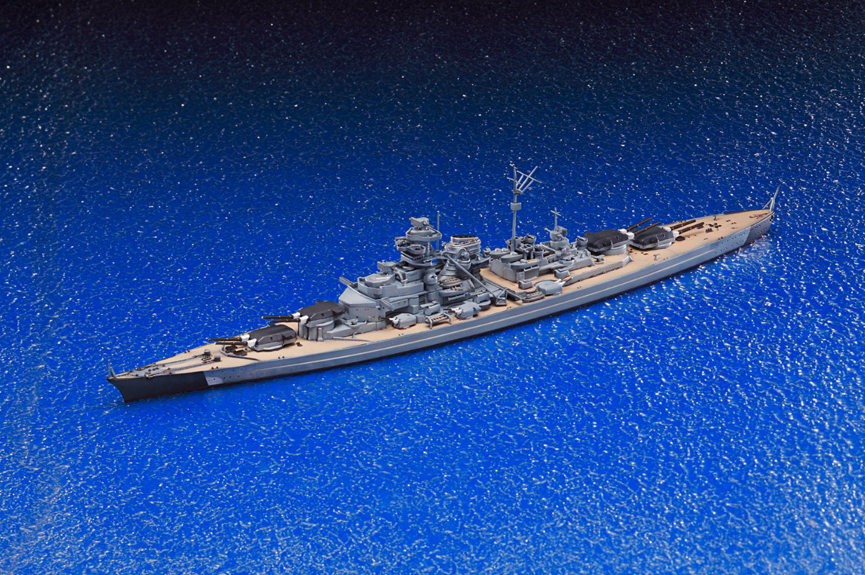 Foto de la maqueta del acorazado alemán Bismark en escala 1:700 de Aoshima referencia 04259