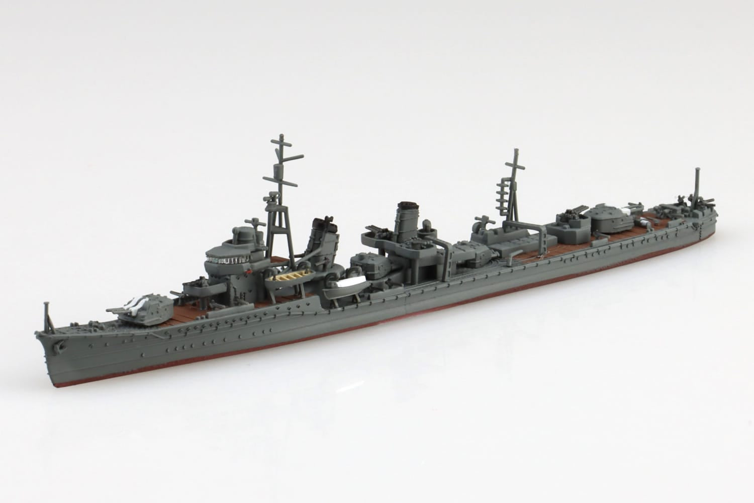 Foto delantera de la maqueta del destructor japonés Hatsushimo en escala 1:700 de Aoshima referencia 06748