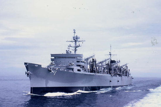 Portada de la caja de la maqueta del buque de apoyo rápido norteamericano USS Sacramento en escala 1:700 de Trumpeter referencia 05785