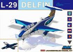 Portada de la caja de la maqueta del avión de entrenamiento Aero L-29 Delfin en escala 1:72 de AvantGarde referencia 86001