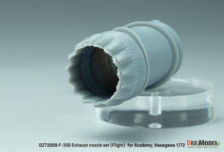 Foto del set de motor y escape en posición de vuelo del avión norteamericano F-35B Lightning II en escala 1:72 de Academy referencia ZD72009