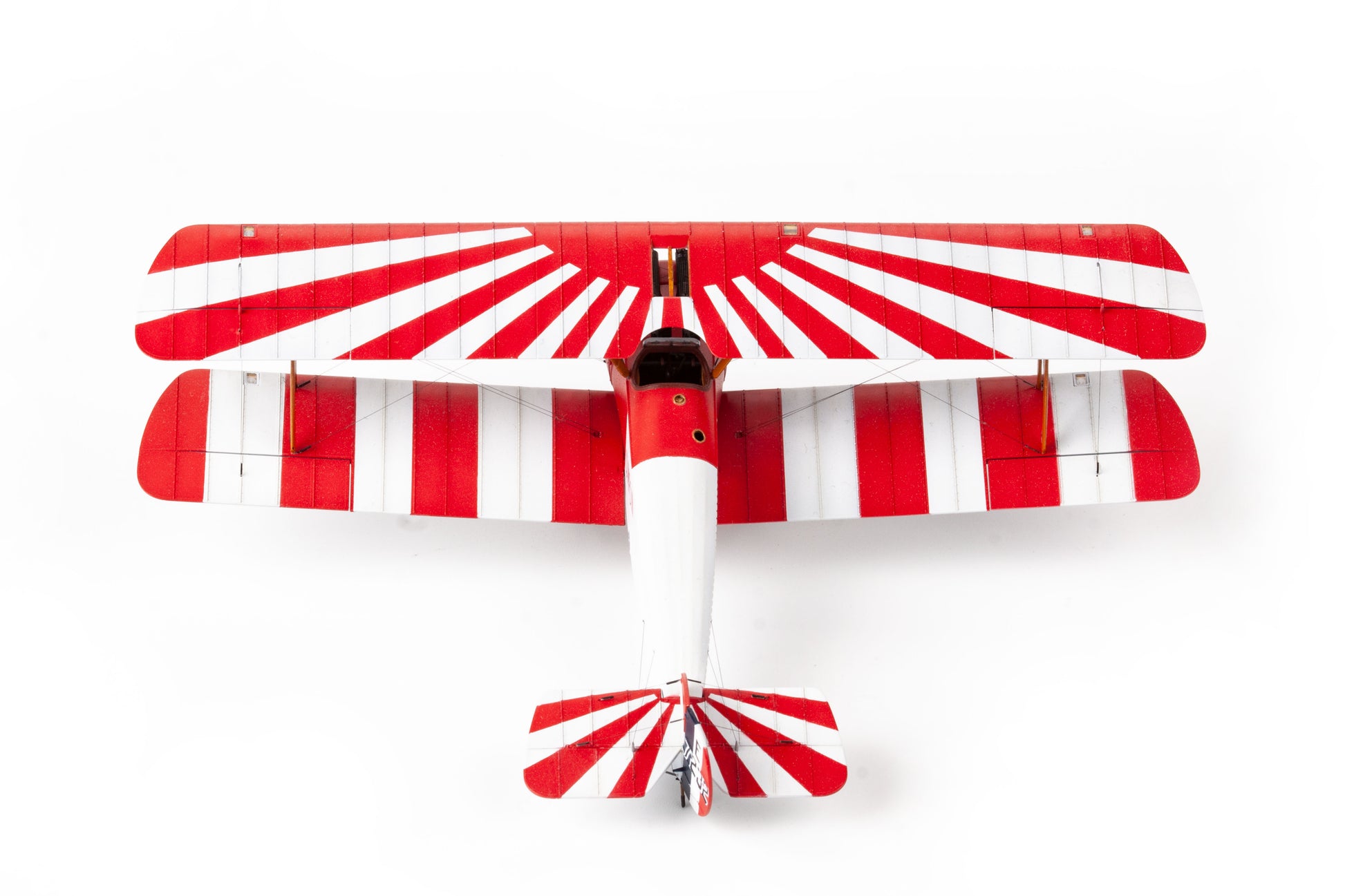 Foto trasera de la maqueta del caza británico Sopwith Camel F.1 motor Clerget en escala 1:48 de Eduard edición Weekend referencia 8486