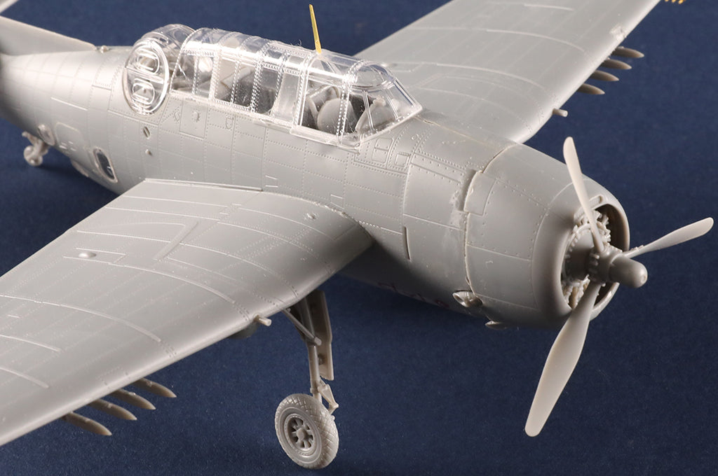 Foto frontal de la maqueta del bombardero Grumman TBF-1C Avenger en escala 1:72 de Hobby Boss referencia 87275