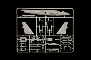 Piezas 2 de la maqueta del caza embarcado AV-8B Harrier II en escala 1:72 de Italeri referencia 0193